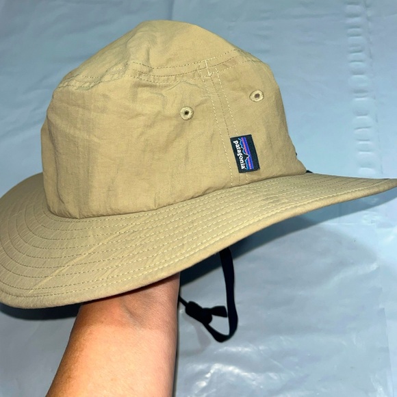 Patagonia Boonie TAN BUCKET HAT Nylon Cap boys Medium Outdoors Hiking Camping M - Picture 1 of 11